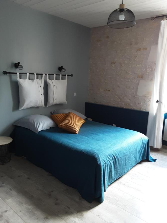 La Tourterelle Apartment Thaims Exterior foto