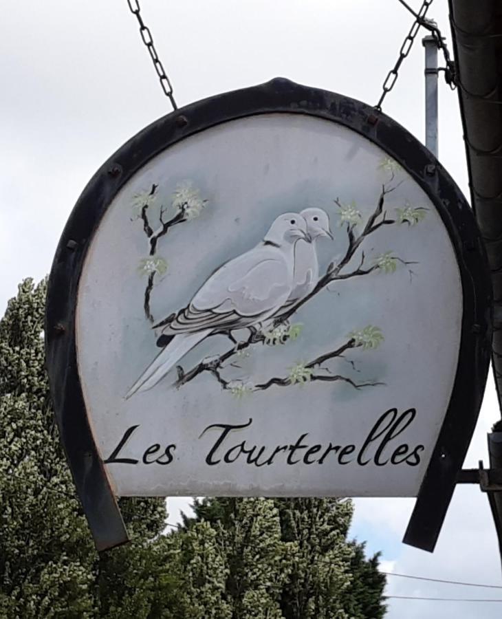 La Tourterelle Apartment Thaims Exterior foto